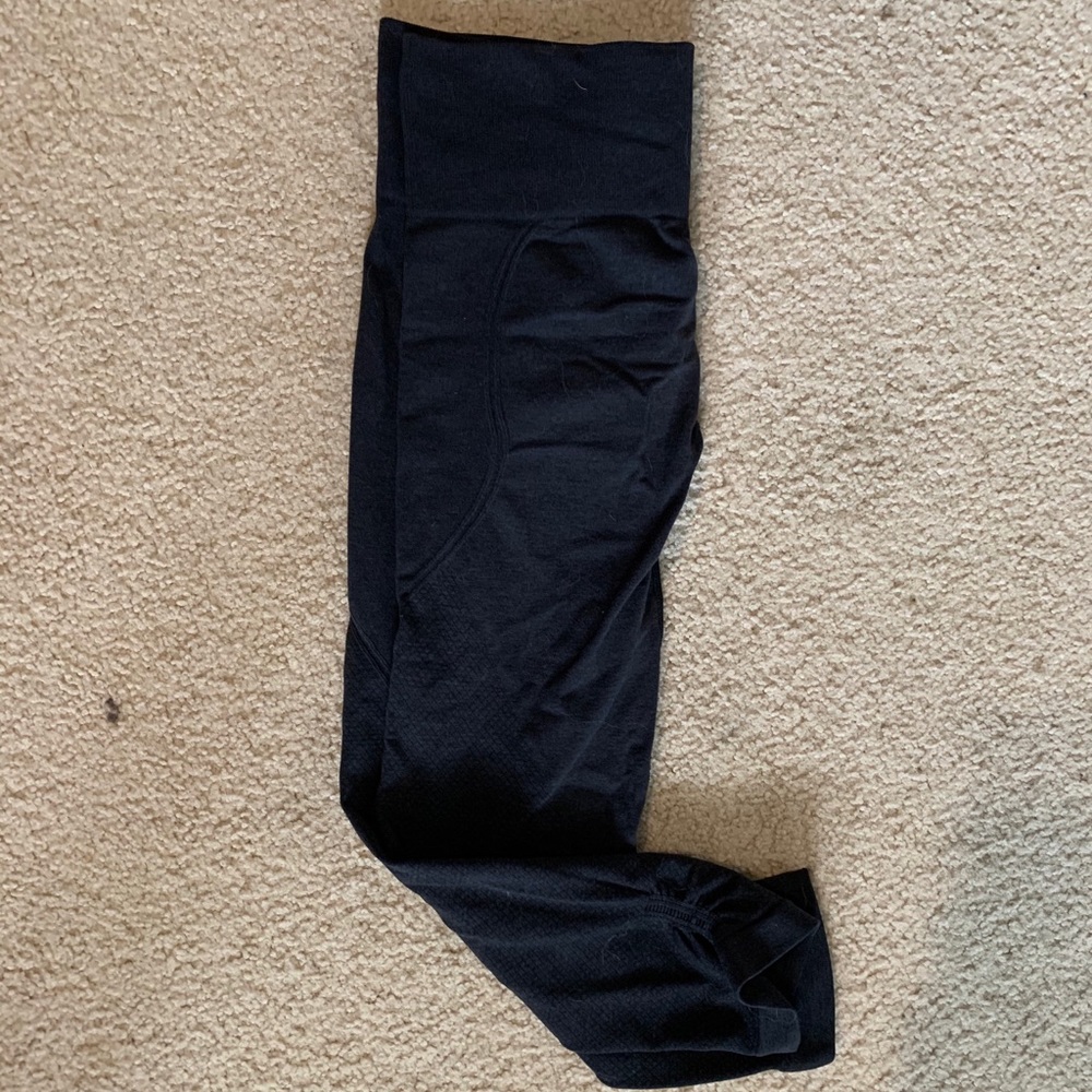Lululemon ebb and flow crop black size 6